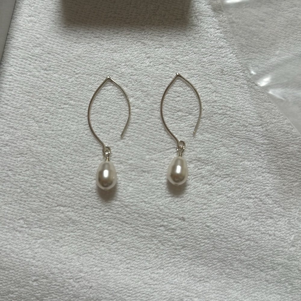 Brand new sterling silver pearl earrings.